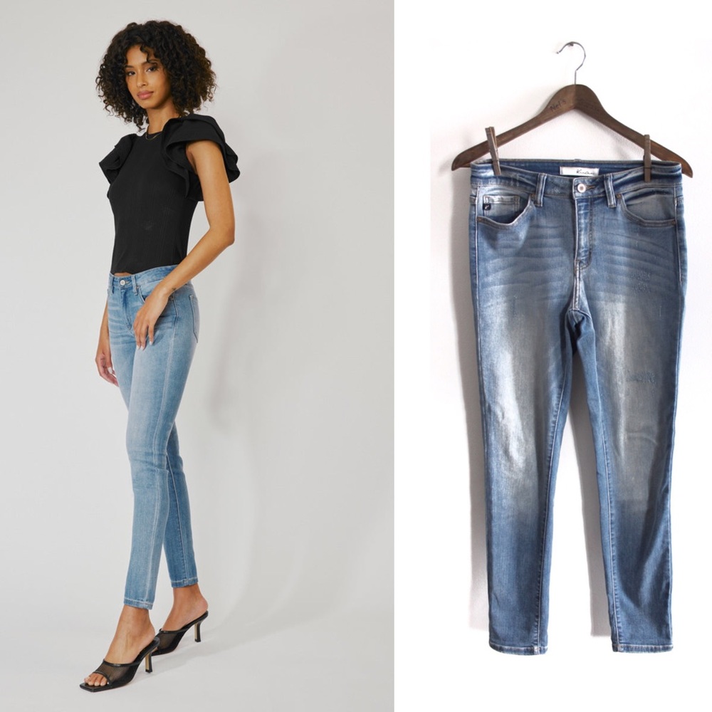 Preowned KanCan Light Wash Ashlyn Mid Rise Super Skinny Jeans 28 Juniors 9